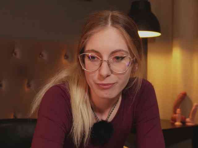 Nikki-Gia webcam