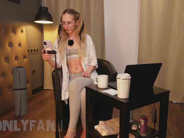 Nikki-Gia webcam