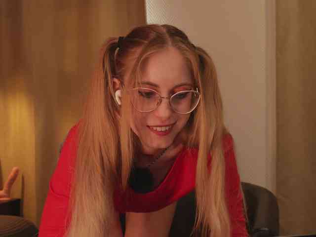 Nikki-Gia webcam
