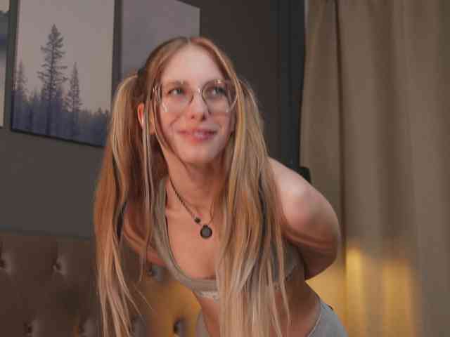 Nikki-Gia webcam