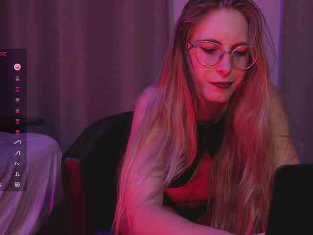 Nikki-Gia webcam