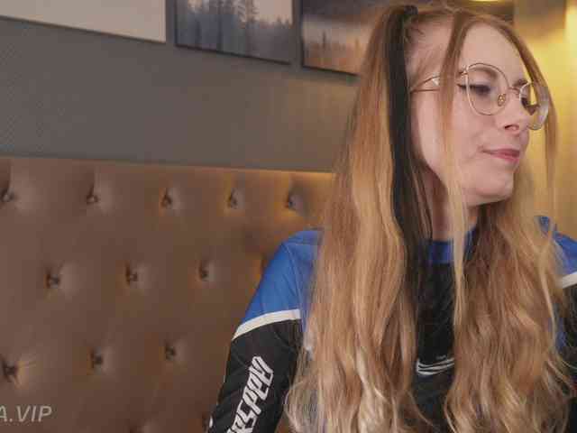 Nikki-Gia webcam