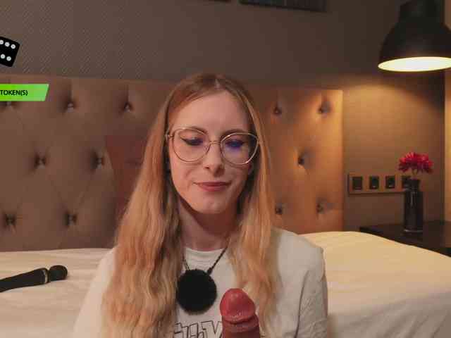 Nikki-Gia webcam