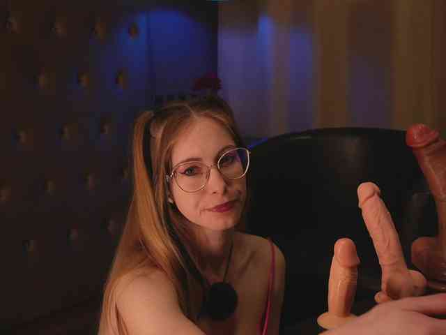 Nikki-Gia webcam