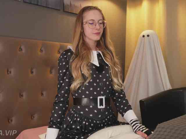 Nikki-Gia webcam