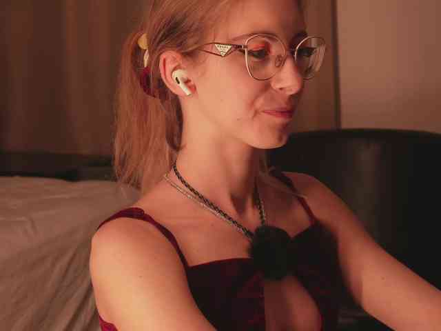 Nikki-Gia webcam