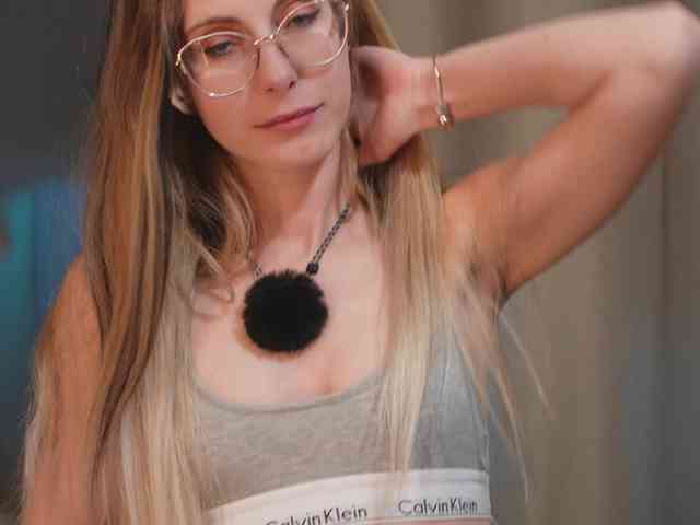 Nikki-Gia webcam