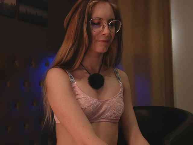 Nikki-Gia webcam