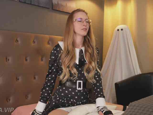 Nikki-Gia webcam
