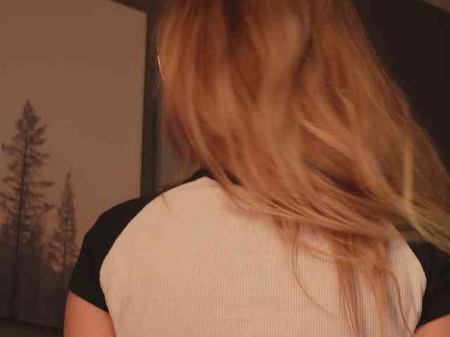 Nikki-Gia webcam