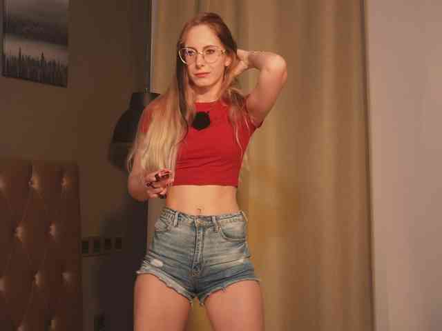 Nikki-Gia webcam