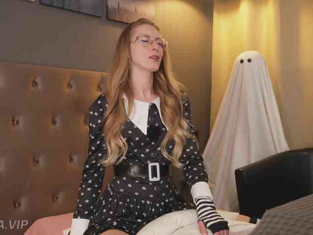 Nikki-Gia webcam