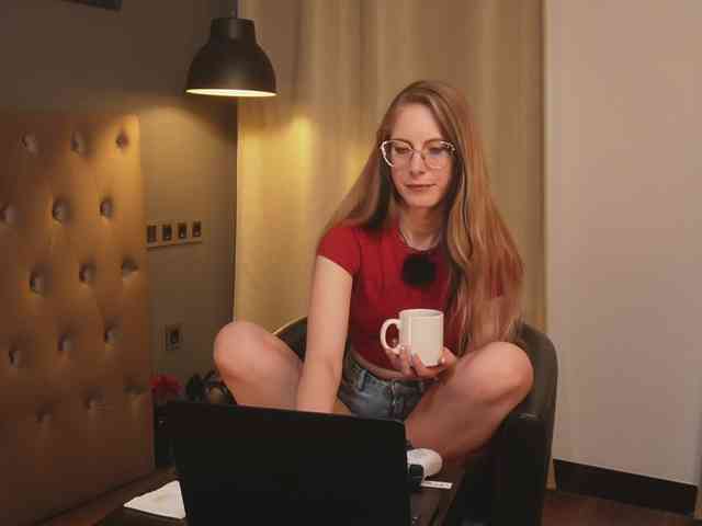 Nikki-Gia webcam