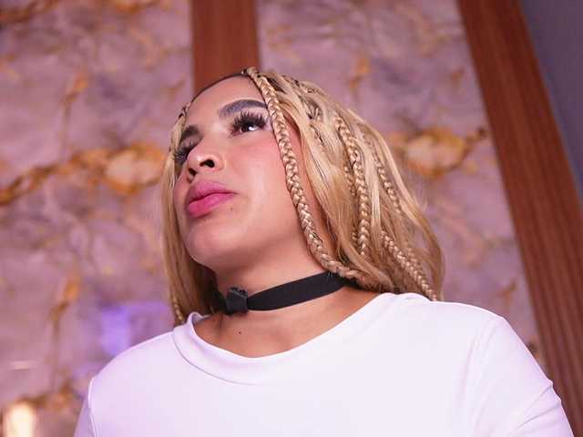 zoeyfox's BongaCams show and profile