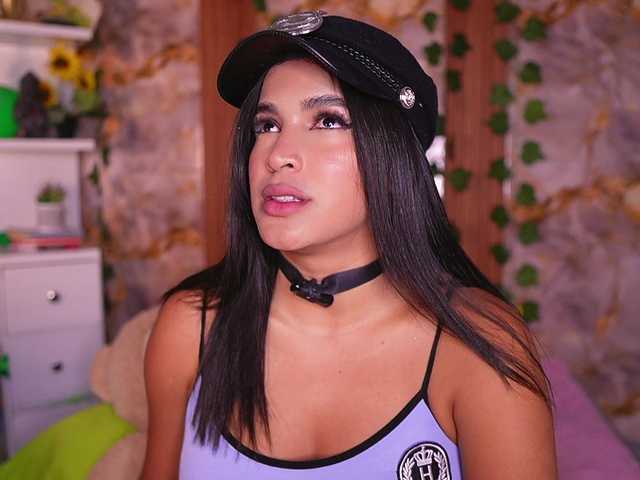 zoeyfox's BongaCams show and profile