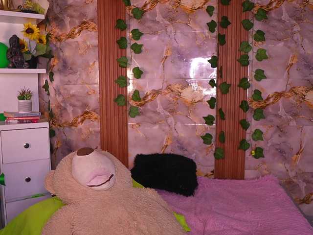 zoeyfox's BongaCams show and profile