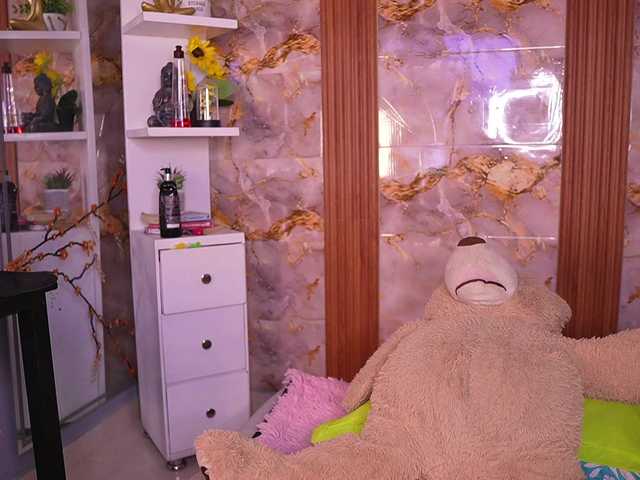 zoeyfox's BongaCams show and profile