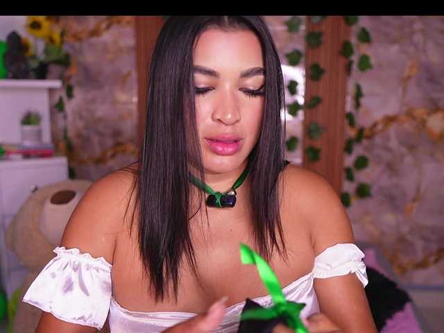 zoeyfox's BongaCams show and profile