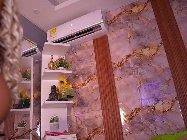 zoeyfox's BongaCams show and profile