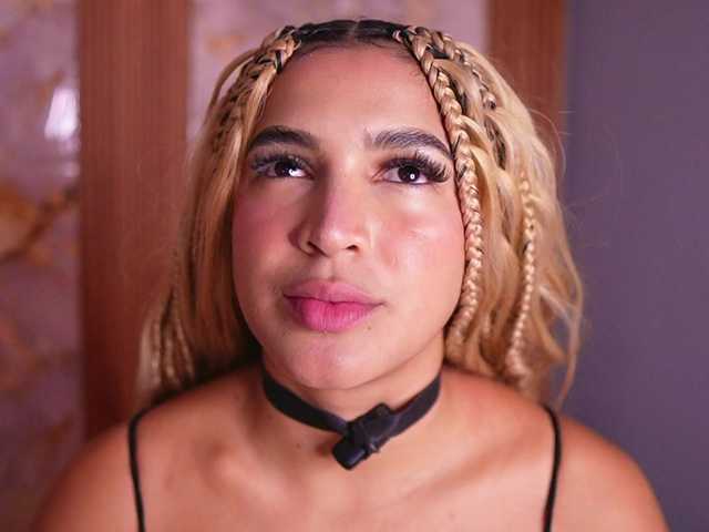 zoeyfox's BongaCams show and profile