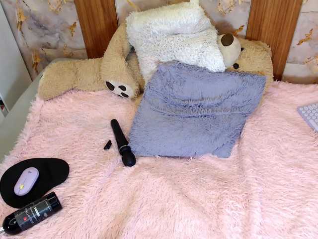 zoeyfox's BongaCams show and profile