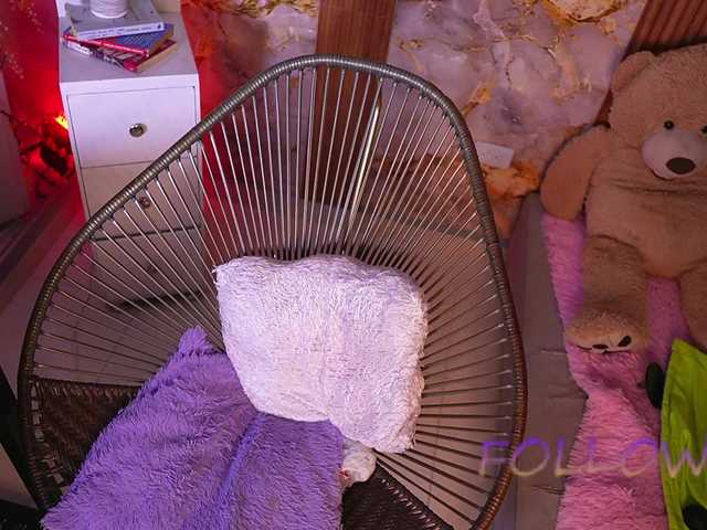 zoeyfox's BongaCams show and profile