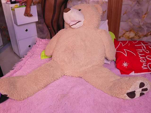 zoeyfox's BongaCams show and profile