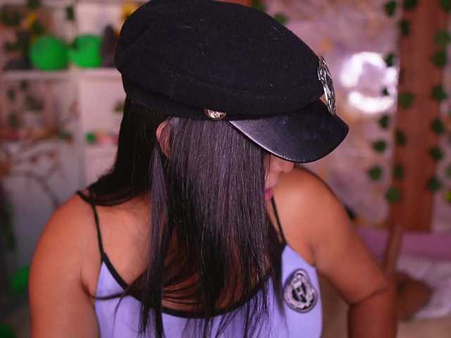 zoeyfox's BongaCams show and profile