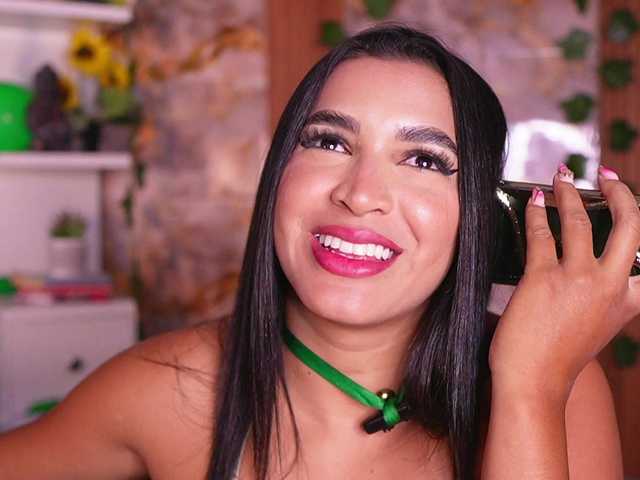 zoeyfox's BongaCams show and profile