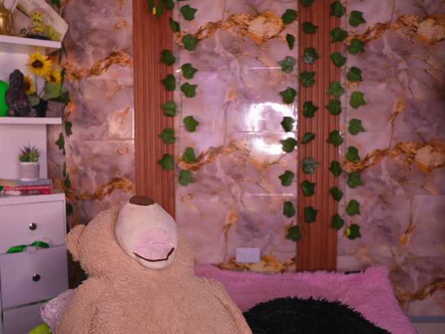 zoeyfox's BongaCams show and profile