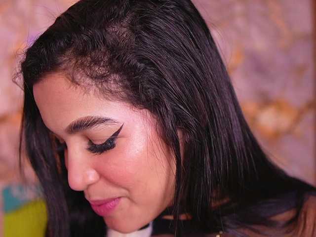 zoeyfox's BongaCams show and profile