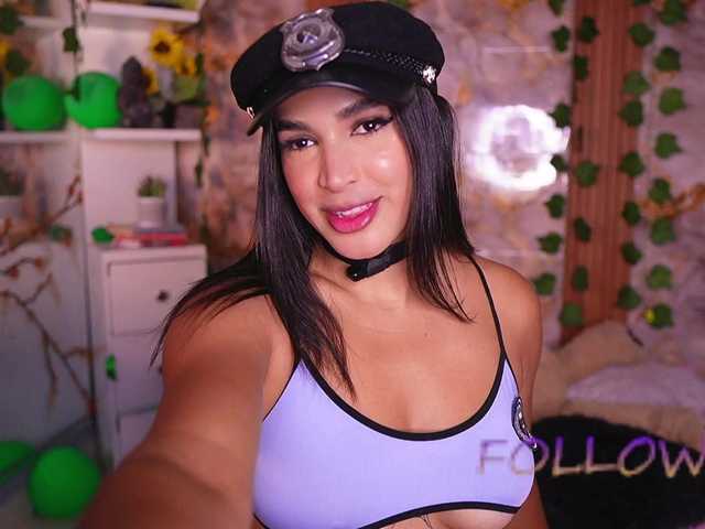 zoeyfox's BongaCams show and profile