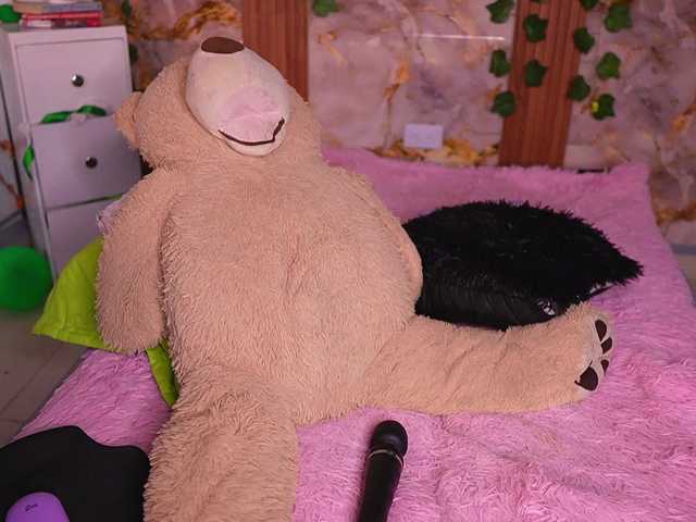 zoeyfox's BongaCams show and profile