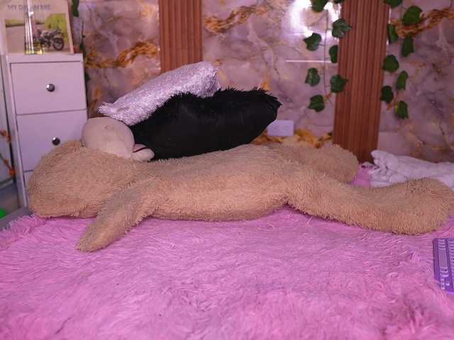 zoeyfox's BongaCams show and profile