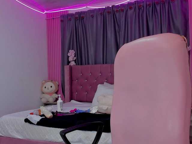 AnahiRose's BongaCams show and profile