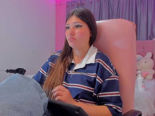 AnahiRose's BongaCams show and profile