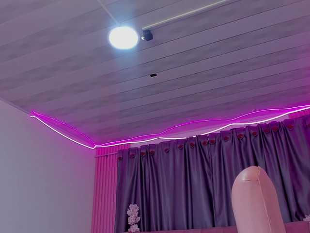 AnahiRose's BongaCams show and profile