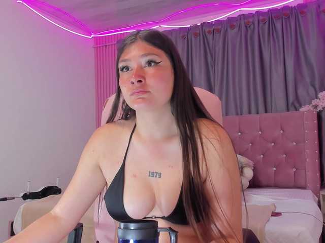 AnahiRose's BongaCams show and profile