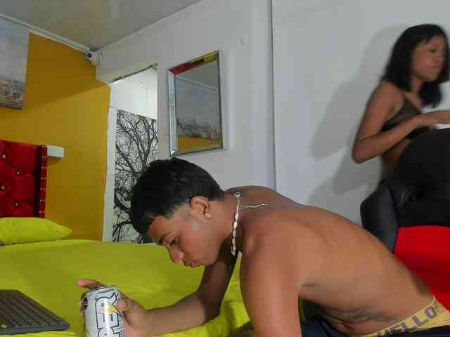 nude live Khloeandres