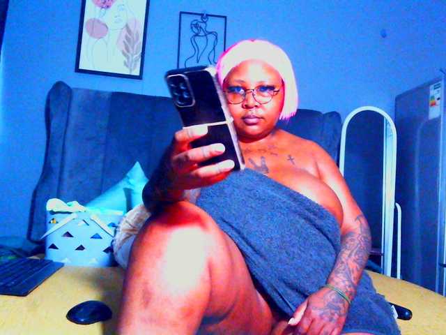 PearBlu38's BongaCams show and profile