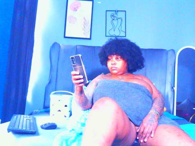 PearBlu38's BongaCams show and profile