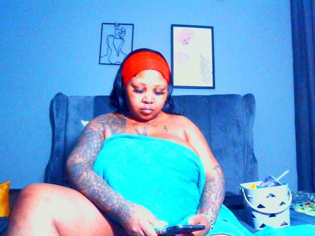 PearBlu38's BongaCams show and profile