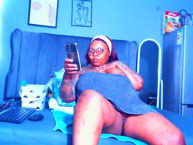 PearBlu38's BongaCams show and profile