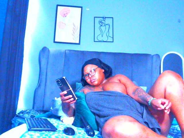 PearBlu38's BongaCams show and profile