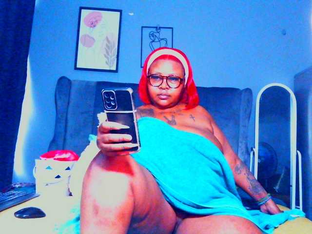 PearBlu38's BongaCams show and profile