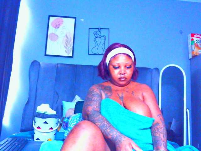 PearBlu38's BongaCams show and profile