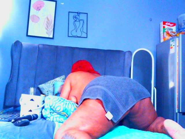 PearBlu38's BongaCams show and profile