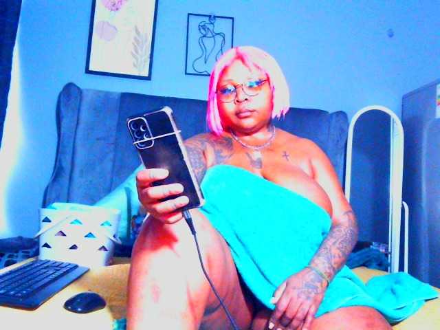 PearBlu38's BongaCams show and profile