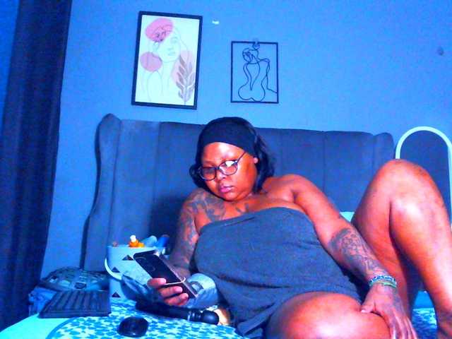 PearBlu38's BongaCams show and profile