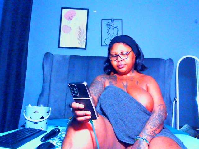 PearBlu38's BongaCams show and profile